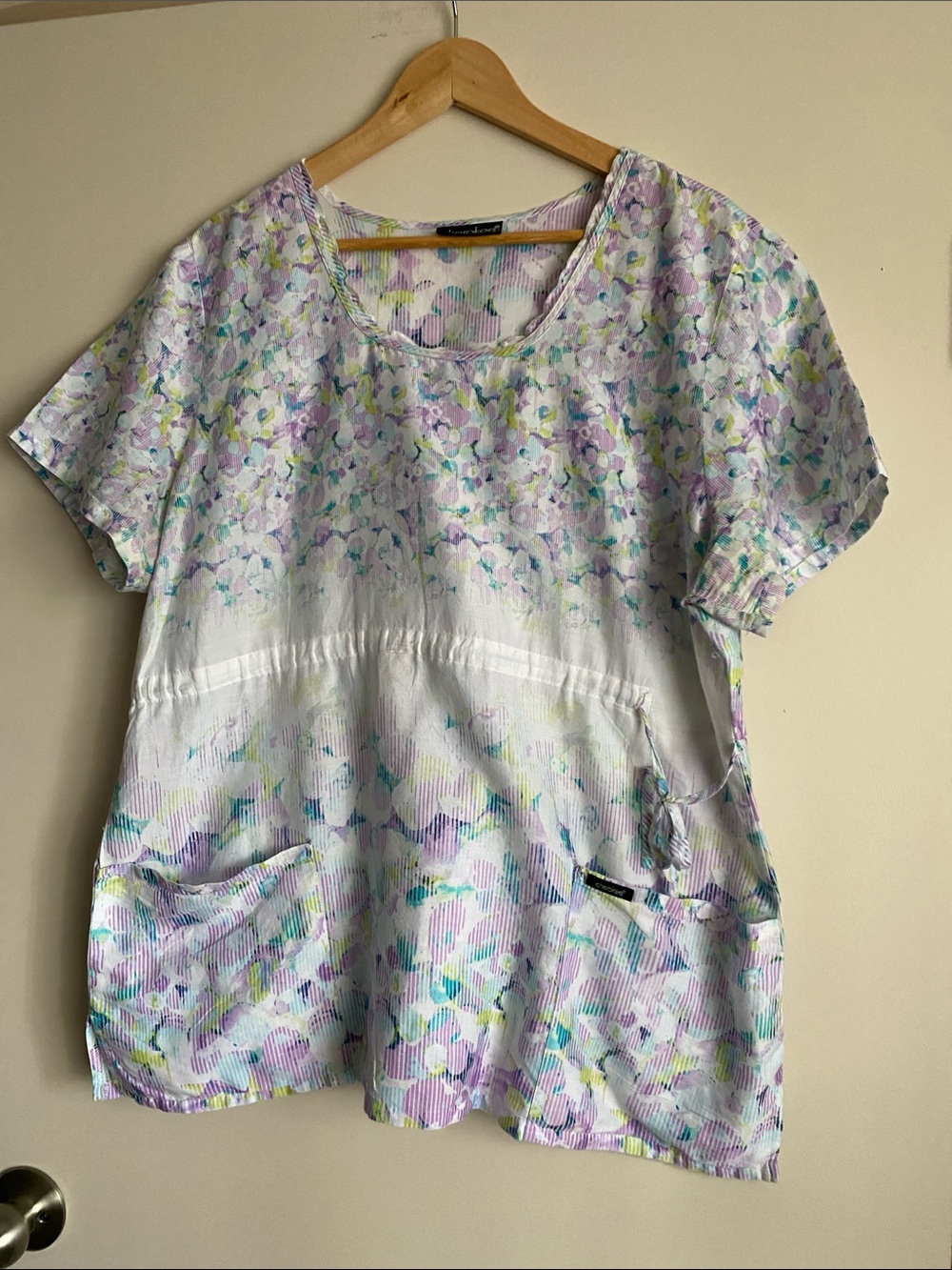 Cherokee Pastel Floral Short Sleeve Scrub Top- Lavender, Mint & White. Size L